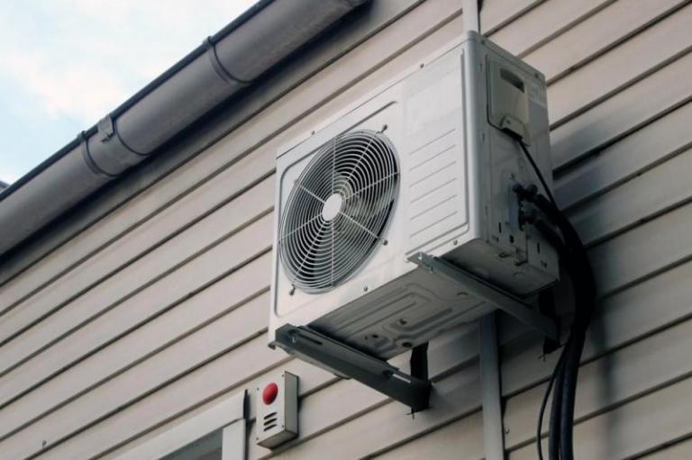 Pourquoi choisir une climatisation réversible pour votre maison ?