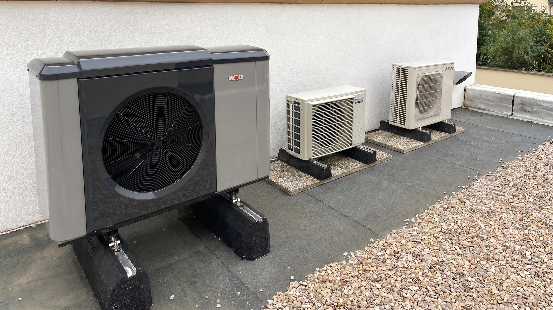 Intérieur d'une chaufferie résidentielle avec installation de chauffage central